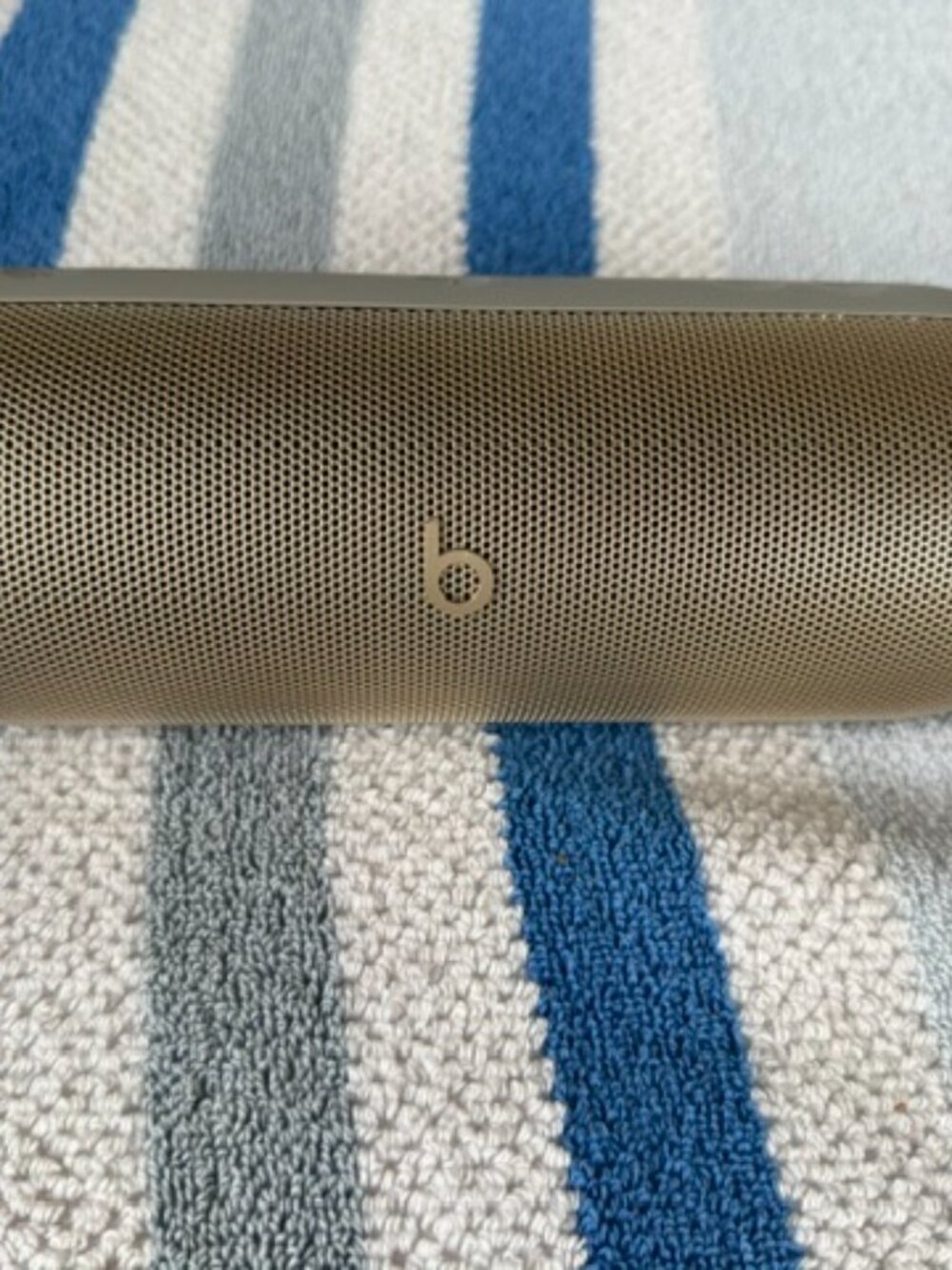 Beats Speaker - Champagne color, excellent sound! - Picture 4 of 4